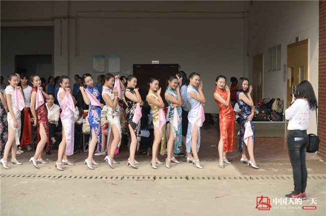 choang ngop voi ngoi truong co nhieu gai xinh nhat trung quoc hinh anh 2