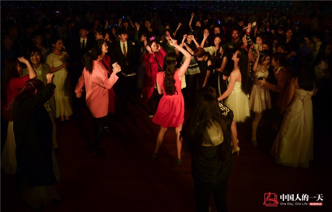 choang ngop voi ngoi truong co nhieu gai xinh nhat trung quoc hinh anh 8