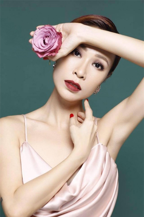 sao việt, uyên linh, ca sĩ uyên linh, uyên linh mất hành lý, uyên linh bị trộm đồ