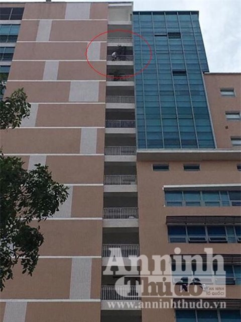 Hiện trường nơi nam thanh niên đòi nhảy xuống tự sát