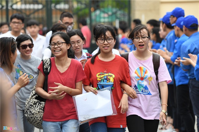 Ba ngoai don chau thi dai hoc bang doa hoa giay hinh anh 8