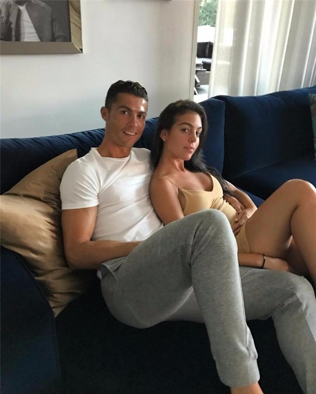 Ban gai Ronaldo la lam trong vai tro cua mot nguoi mau hinh anh 3