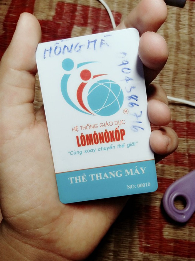 Nữ sinh Hà Nội cõng bạn đi thi, leo 5 tầng lầu: Thấu cảm xảy ra trong từng khoảnh khắc cuộc sống! - Ảnh 3.