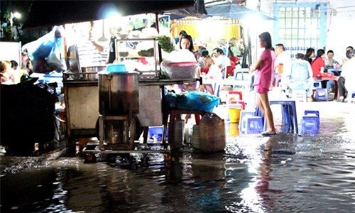 vỉa hè, cho thuê vỉa hè, thu phí vỉa hè, lấn chiếm vỉa hè, hàng rong, hủ tiếu