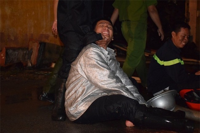 Chữa cháy trong cảng Sài Gòn: “Mai em thi Hóa, Lý” - Ảnh 5.