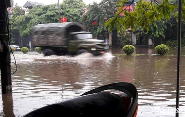 thai nguyen: cong bo tinh trang khan cap, nhieu noi ngap trong bien nuoc - 3