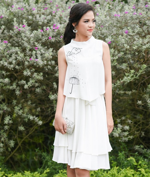 Diễn viên Thu Quỳnh cũng đắt show dự sự kiện và chụp hình thời trang không kém NSND Lan Hương, Bảo Thanh.