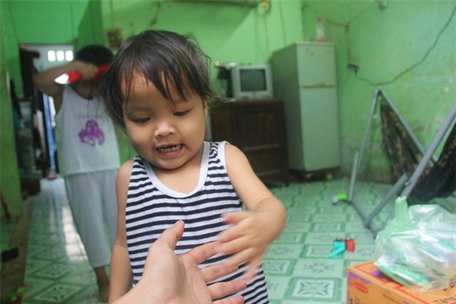 Ông ngoại của 6 đứa trẻ bị nhốt trong nhà, trần truồng gào khóc dưới mưa: Tôi không dám nhận tiền giúp đỡ của ai - Ảnh 13.