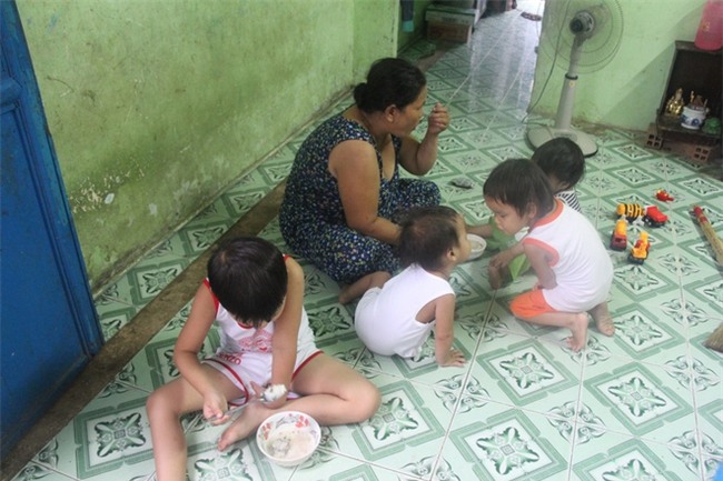 Ông ngoại của 6 đứa trẻ bị nhốt trong nhà, trần truồng gào khóc dưới mưa: Tôi không dám nhận tiền giúp đỡ của ai - Ảnh 4.