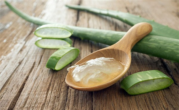 Nguyên liệu duy nhất cần thiết để giúp chân mày, lông mi ngày càng dài hơn chính là đây - Ảnh 1.