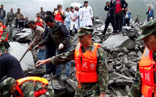 Chay dua tim 120 nguoi mat tich do lo dat o Trung Quoc hinh anh 6