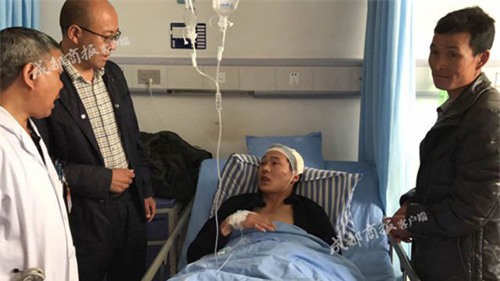 Bé trai 38 ngày tuổi cứu cả nhà thoát chết vụ lở đất kinh hoàng - 3