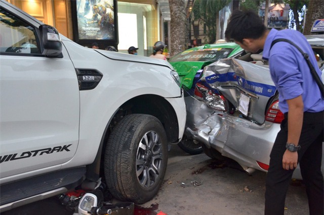 vu ford range gay tai nan lien hoan tren pho ba trieu: me nan nhan len tieng - 1