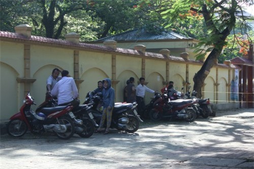 hinh anh xuc dong ve 'cuoc chien' o cong truong cua cac phu huynh - 4