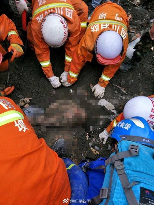 Trung Quốc: Nỗi đau tột cùng của người dân ở vùng lở đất kinh hoàng - Ảnh 11.