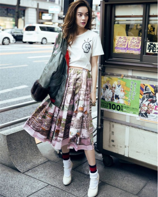 Chỉ là áo phông thôi mà sao Việt cũng chịu chi đến cả chục triệu đồng - Ảnh 5.