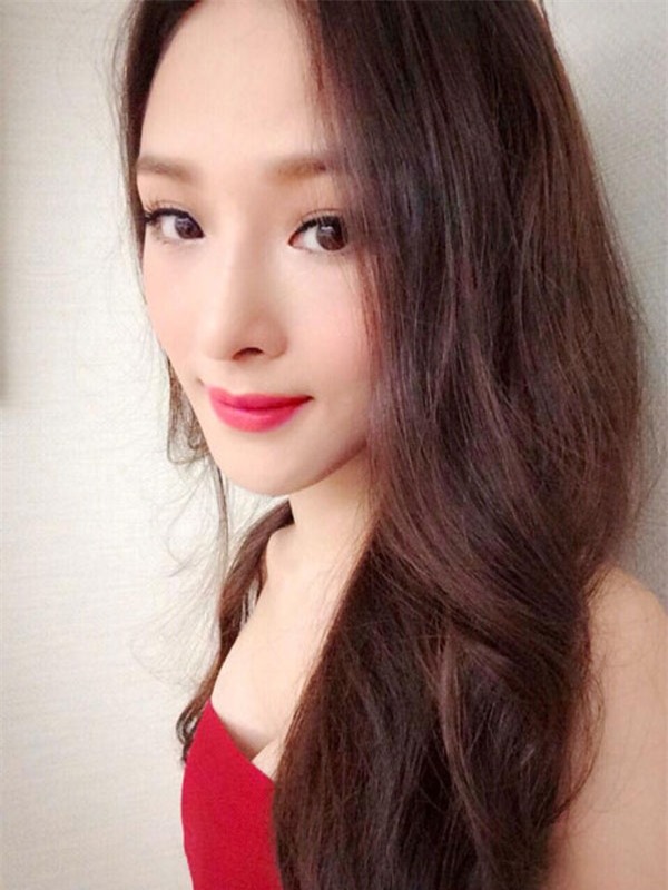 Hoa hậu Phương Nga viết lời cho nhiều ca khúc nổi tiếng.