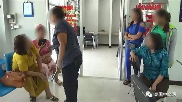 thieu mot nua tien cuoi, bi nha gai doi hoi, nha trai keo nhau ve khien co dau uat qua ngat xiu - 11