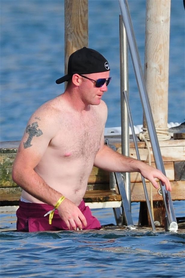 Wayne Rooney lo bung mo khi di nghi mat hinh anh 2