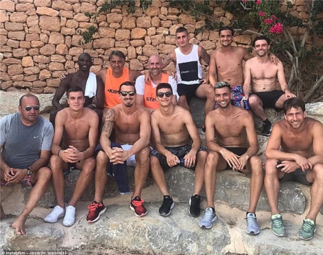 Wayne Rooney lo bung mo khi di nghi mat hinh anh 6