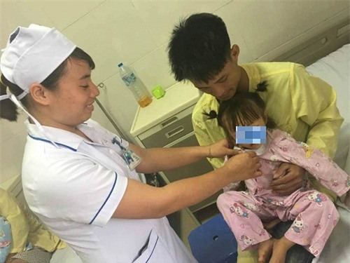 be gai 3 tuoi bi dau vung kin, dua den vien ca nha “nga ngua” khi biet nguyen nhan - 1