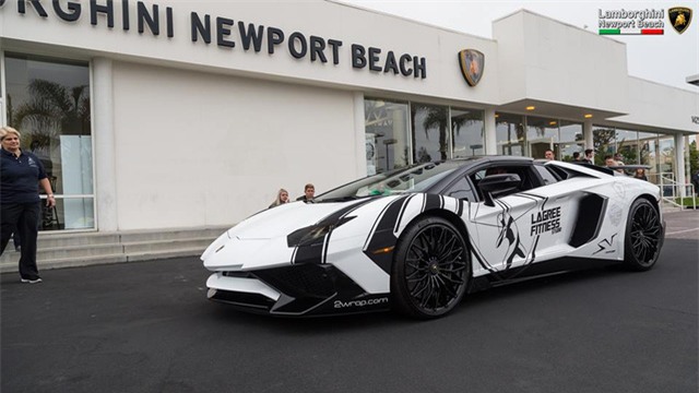 12 chiếc siêu xe hàng hiếm Lamborghini Aventador SV đủ màu sắc xuất hiện tại Mỹ - Ảnh 6.