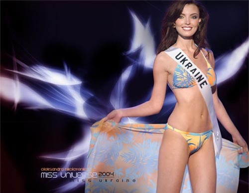 Cô vợ Ukraine đẹp như tiên sa của tỷ phú sòng bài 82 tuổi - Ảnh 10.