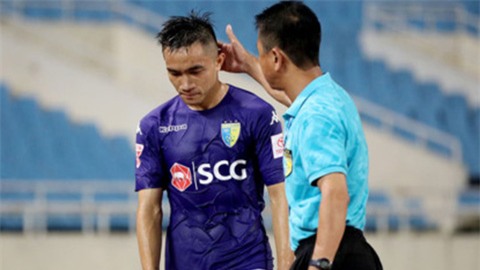 Sầm Ngọc Đức bị treo giò 8 trận, phạt 30 triệu đồng vì hành vi thô bạo