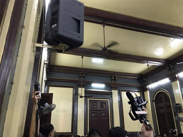 Bà Nguyễn Mai Phương, người được xem là nhân vật bí ẩn đã xuất hiện tại toà chiều 27/6, tuy nhiên bà Phương không ra trước HĐXX mà ngồi đối chất tại một phòng riêng, kết nối với phiên toà qua hệ thống âm thanh.