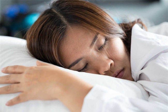 Ông tổ Đông y nhấn mạnh 4 điều cấm kỵ về giấc ngủ, nếu nghe theo cả đời không bệnh tật - Ảnh 2.