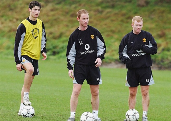 Paul Scholes - thiên tài bé nhỏ dạy cho Ronaldo sự khiêm tốn - Ảnh 3.