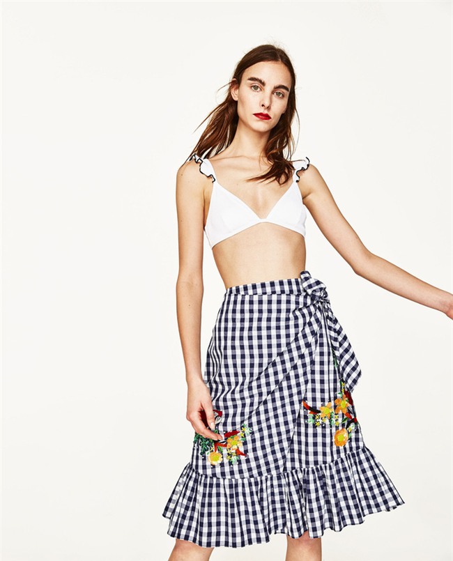 Tranh thủ Zara đang sale mà lùng ngay mấy món đồ ruột này của sao Việt - Ảnh 4.