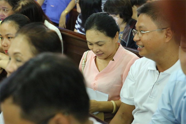 Clip: Khoảnh khắc hoa hậu Phương Nga tươi cười sau khi HĐXX ký quyết định tại ngoại - Ảnh 6.