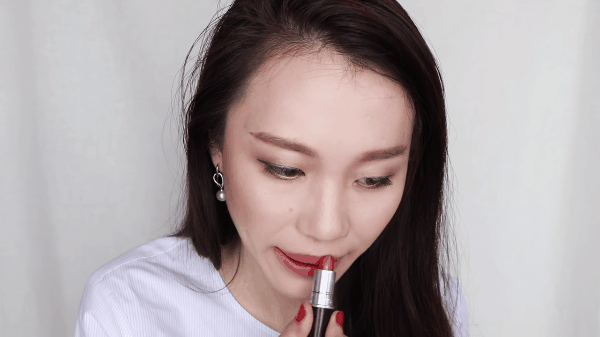 6 thỏi son hồng/cam đất mà con gái Việt nên dắt túi vì vừa tôn da mà giá thì không chê vào đâu được - Ảnh 17.
