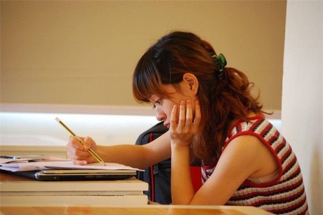 Chăm chỉ học hành mà vẫn không tiến bộ? Ngừng chán nản, bạn hãy thay đổi ngay 5 điều sau - Ảnh 1.