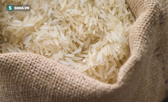 Vo gạo kỹ, chắt bớt nước cơm để tránh arsenic: Chuyên gia khẳng định không cần thiết - Ảnh 2.