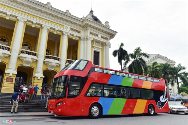 Xe buyt hai tang mui tran dao quanh thanh pho hinh anh 2