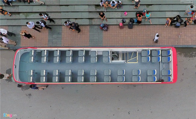 Xe buyt hai tang mui tran dao quanh thanh pho hinh anh 4