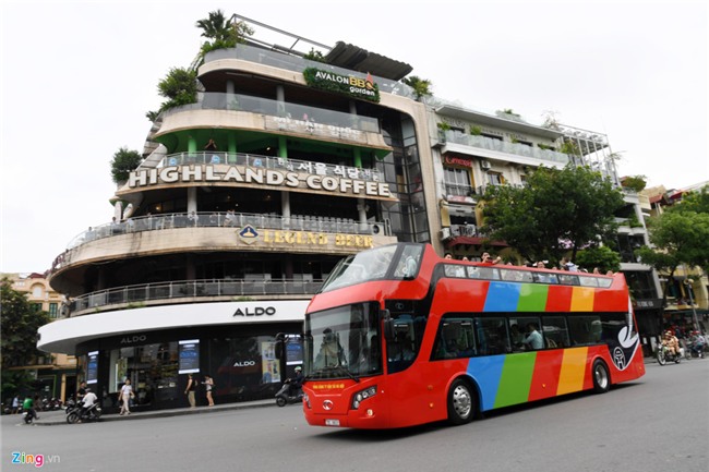 Xe buyt hai tang mui tran dao quanh thanh pho hinh anh 9