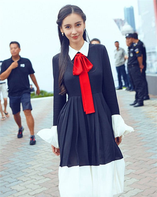 ngoc trinh bi "bat qua tang" mac vay nhai hang hieu giong cua ho ngoc ha - 4