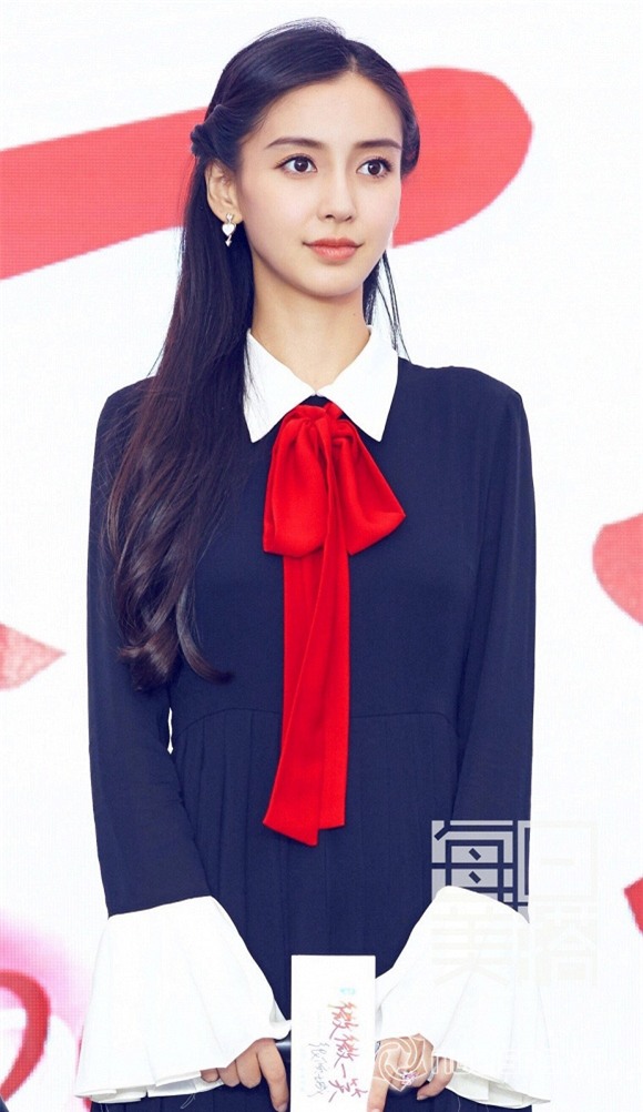 ngoc trinh bi "bat qua tang" mac vay nhai hang hieu giong cua ho ngoc ha - 5