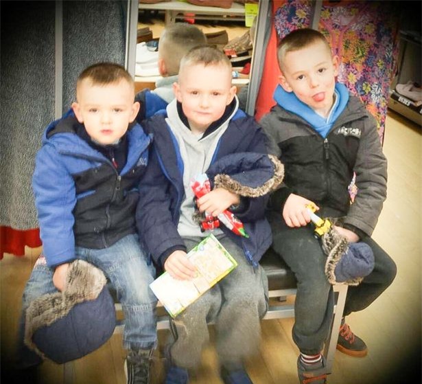 Dùng chút sức lực cuối cùng trước khi ra đi mãi mãi vì ung thư, thiên thần nhí gọi tên ông bà bố mẹ rồi nói Chụp ảnh đi bố mẹ ơi - Ảnh 10.