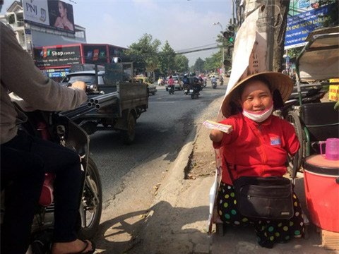 người khuyết tật,bán vé số,người nghèo