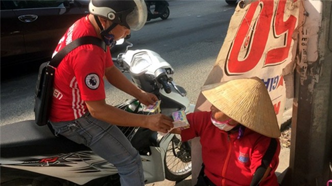 người khuyết tật,bán vé số,người nghèo