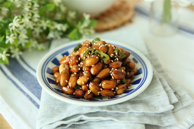 Lạc rang mà ngon thế này thì ăn mãi không dừng đũa được - Ảnh 5.