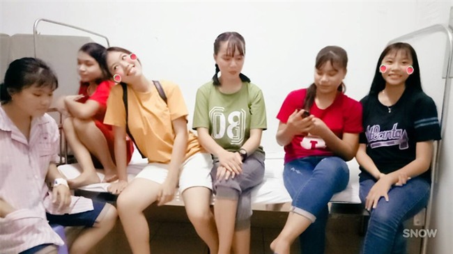 Bạn có đám bạn thân đểu không tả được thế này không: đến thăm người ốm, ăn hết cả đồ bồi dưỡng rồi về? - Ảnh 3.