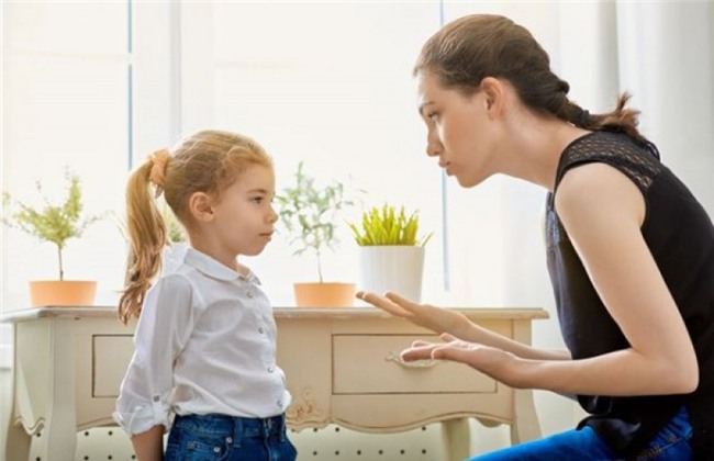 Dạy trẻ biết đưa ra và chấp nhận lời xin lỗi: Hãy để con bạn hiểu rằng một lời xin lỗi thật lòng có thể thay đổi được rất nhiều điều.