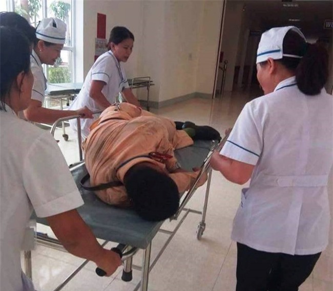 Nhan chung ke vu CSGT bi hat vang khi bam kinh xe dau keo container hinh anh 1