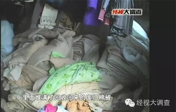 Ham giá rẻ, người mua rùng mình phát hiện sự thật bên trong ruột chăn, gối, đệm - Ảnh 2.