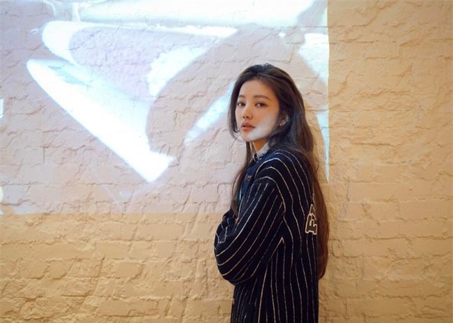 Chăm bôi kem chống nắng nên người phụ nữ này luôn đẹp như gái đôi mươi dù đã 41 tuổi!  - Ảnh 1.